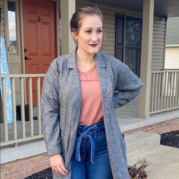 ❤️HP❤️Oversized Ruffle Top - Picture 7 of 8